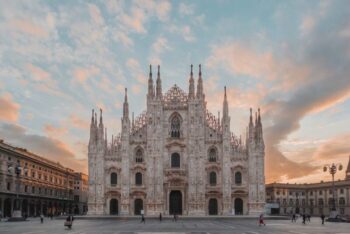 Milano lummab arhitektuuri ja toiduga! (al.81€)